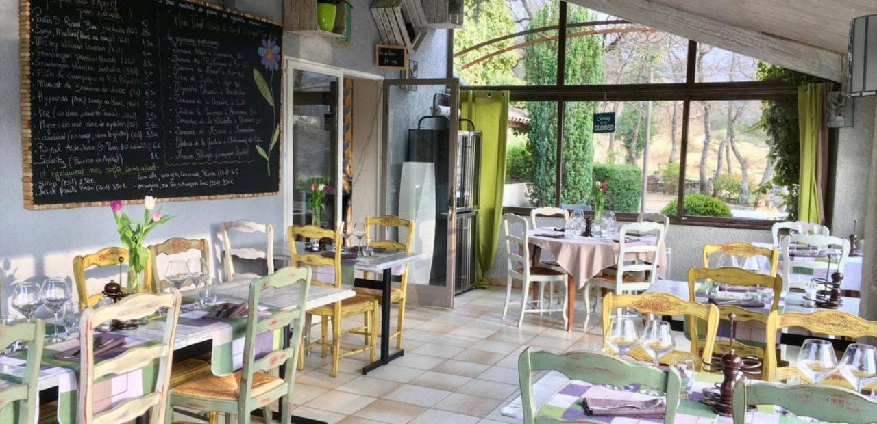 Hotel Lou Caleu Restaurant Le Rocher Des Abeilles Saint-Martin-de-Castillon المظهر الخارجي الصورة