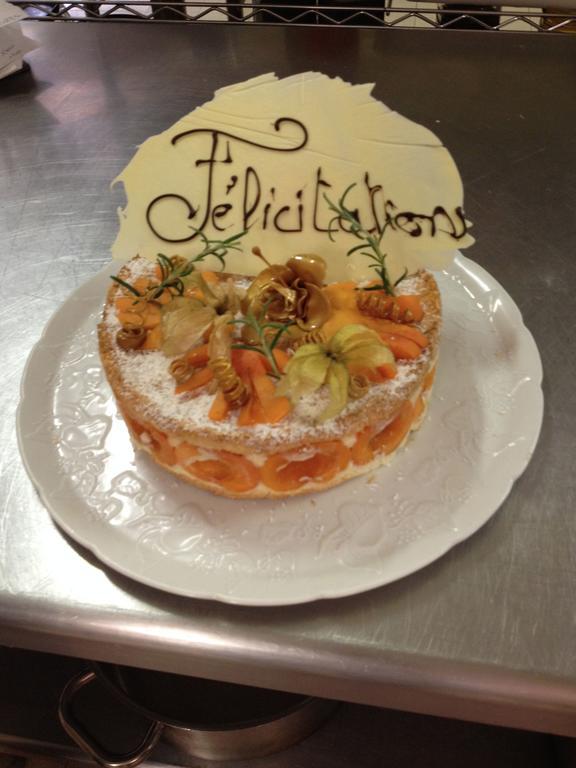 Hotel Lou Caleu Restaurant Le Rocher Des Abeilles Saint-Martin-de-Castillon المظهر الخارجي الصورة