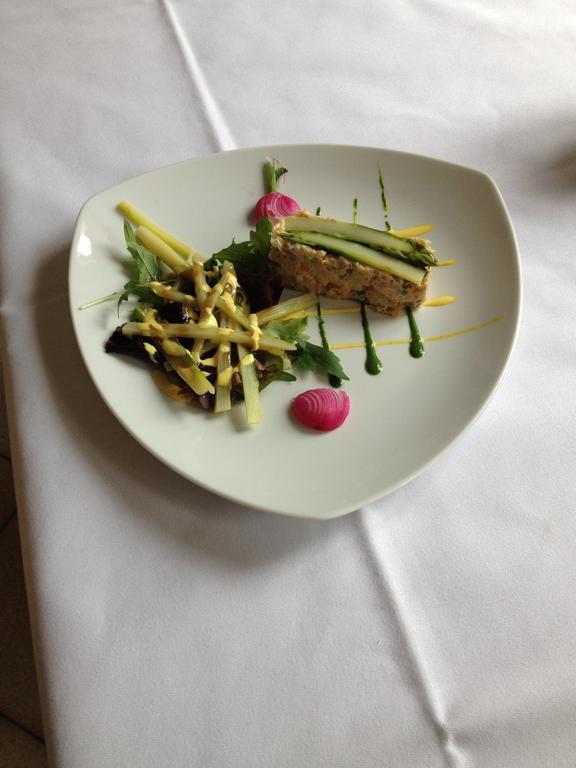 Hotel Lou Caleu Restaurant Le Rocher Des Abeilles Saint-Martin-de-Castillon المظهر الخارجي الصورة