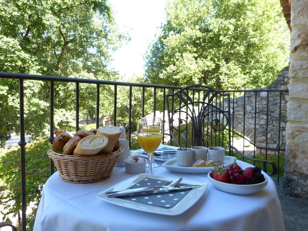 Hotel Lou Caleu Restaurant Le Rocher Des Abeilles Saint-Martin-de-Castillon المظهر الخارجي الصورة