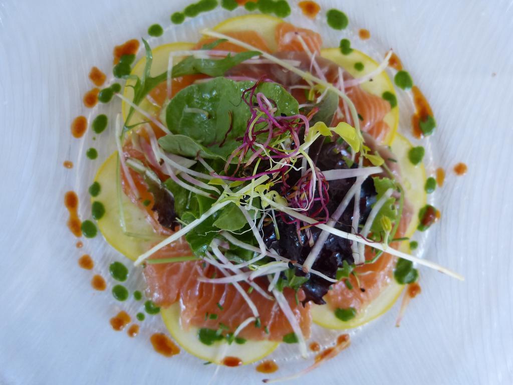 Hotel Lou Caleu Restaurant Le Rocher Des Abeilles Saint-Martin-de-Castillon المظهر الخارجي الصورة