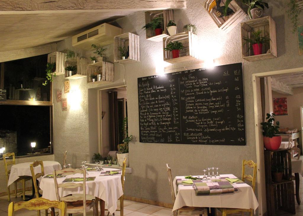 Hotel Lou Caleu Restaurant Le Rocher Des Abeilles Saint-Martin-de-Castillon المظهر الخارجي الصورة